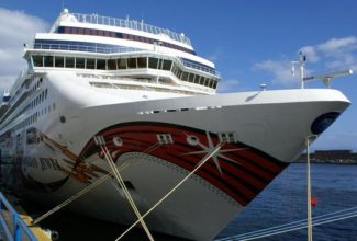 Norwegian Jewel Finally Docks in Honolulu