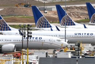 United Airlines to cut 30% of management in October and braces pilots for changes as well