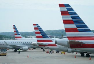 American Airlines says to cut management and support staff by 30%