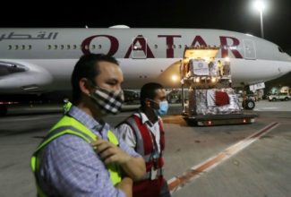 Qatar Airways to slash foreign pilots' pay