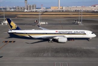 Singapore Airlines sees passenger traffic plummet