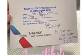 Passenger on American Airlines Gets Heartwarming Note from Flight Attendant