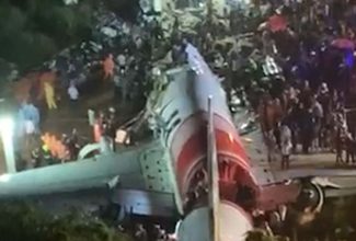 What caused Dubai-Kerala Air India Express passenger plane crash?