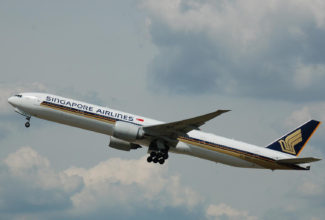 Singapore Airlines Pilots Agree to Deeper Pay Cuts to Save Jobs