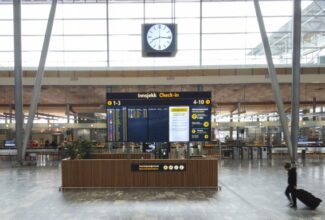 8663 traveled out of the country during the palm weekend from Avinor airports