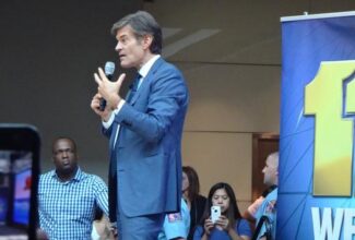 Dr. Oz Helps Save Passenger at Airport