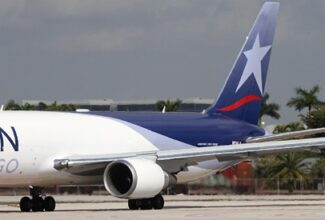 LATAM mulls cargo cooperation with Mercado Libre