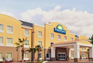 Days Inn Offering $10,000 For 2-Week ‘Suntern’ Gig