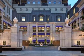 Experiencing Luxury at the Waldorf Astoria Chicago Hotel