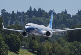 Boeing completes successful 737-10 first flight