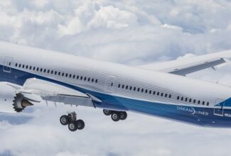 Boeing temporarily halts 787 deliveries of