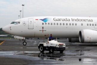 Garuda Indonesia returns two Boeing 737-800 jets to lessor