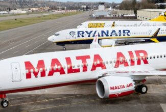 Ryanair adds first B737 MAX 8-200