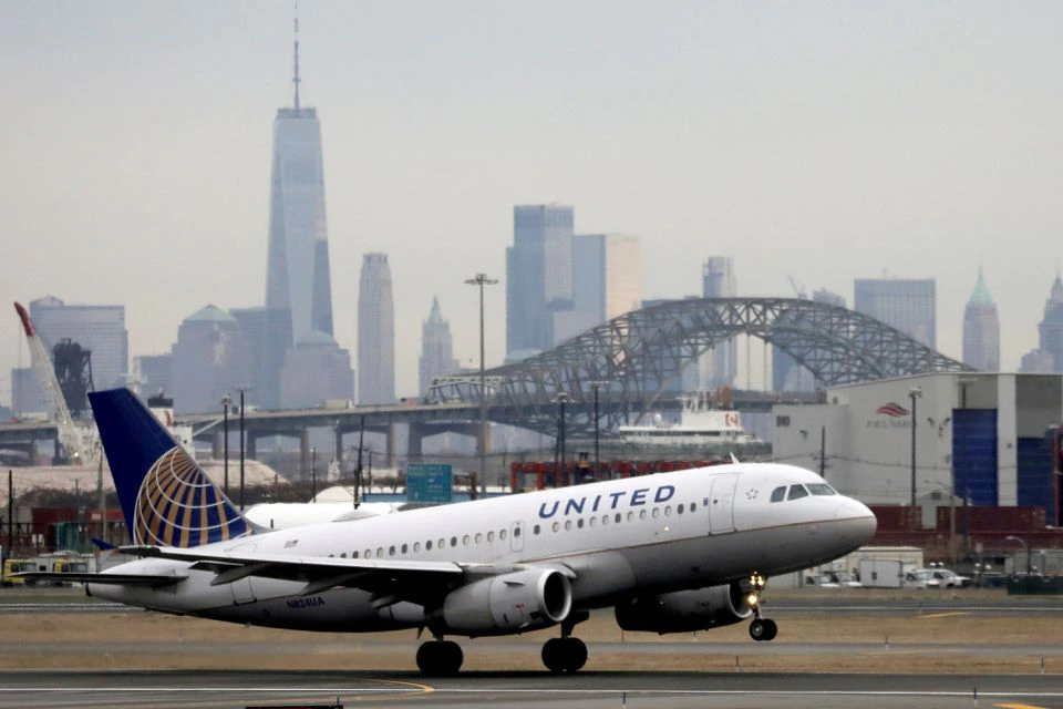 United Airlines expects to post positive income before tax in July