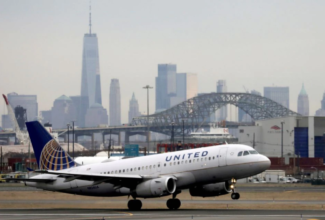 United Airlines to add more flights in anticipation of higher holiday travel