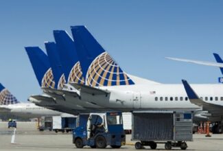 United Airlines warns omicron will delay travel recovery