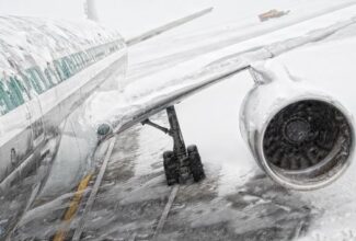 Airlines Brace for ‘Mammoth’ Winter Storm