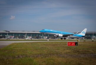 KLM flight lands at Porto Airport as part of sustainability challenge