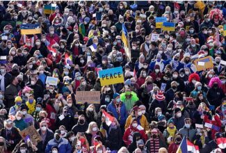 Germany’s biggest carnival transforms into peace march for Ukraine