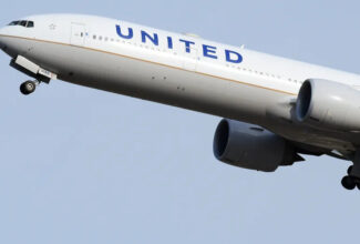 United Airlines pilots to get raises of more than 14% in new contract