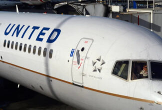 United Airlines plans $100 million expansion of pilot training center during hiring spree