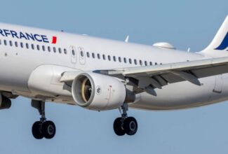 Air France A320 pilots flight during Geneva to Paris flight