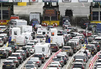 Border dispute erupts between UK and France over Dover travel chaos