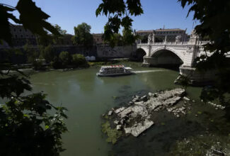 Italy rations water and bans swimming pool refills