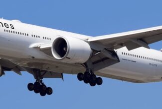 A turbulent Philippine Airlines 777 flight from LAX injures 12