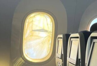 LOT Polish 787 Dreamliner suffers passenger window damage while landing in JFK