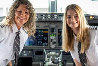 Southwest Airlines welcomes first mother-daughter pilot duo