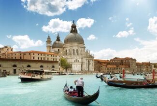 Venice Asks Tourists to Help Cut Down on Pollution