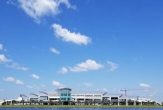 Video Shows Cessna, Delta 757 Nearly Collide Mid-Air Over Orlando Airport