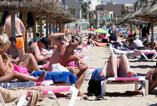 Mallorca plans to cap tourist numbers as it cracks down on overtourism