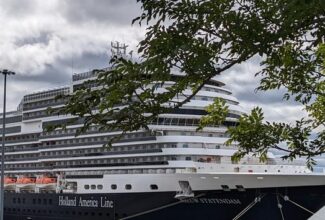 Nieuw Statendam Cruise Ship Entertains and Delights