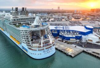 Royal Caribbean Celebrates ‘Save the Waves’ 30-Year Commitment to Sustainability