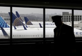 United gives pilots 5% raises early after contract talks turn rocky