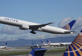 United Airlines Offers Pilots Unprecedented $8 Billion Contract over 4 Years