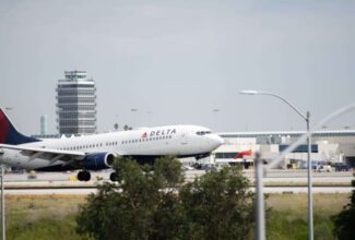 Delta offers pilots a 34% pay rise in new three-year labor deal