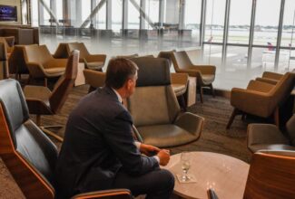 Delta curbs employee access to luxury airport lounges