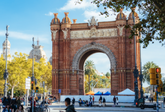 Spain Expects 2023 Tourism Revenue to Surpass Pre-Pandemic Levels