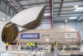 Airbus Beluga delivers Inmarsat-6 F2 satellite to Florida for launch