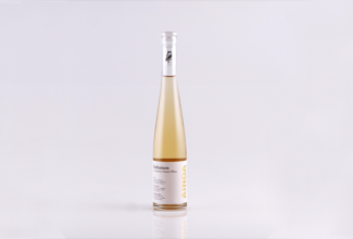 Finnair unveils bespoke Nordic berry wine