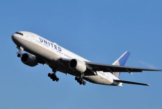 United Airlines Passenger Describes Terrifying Plunge Due to Pressurization Issue