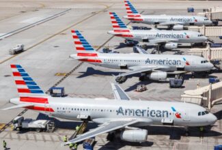 American Airlines Halts Pilot Training as Industry Growth Slows