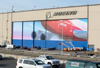 Boeing offers $10,000 bonus as it looks to hire new people