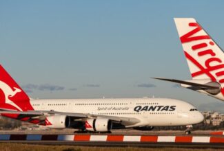 Strong Winds in Sydney Disrupt Holiday Travel and Cause Turbulence on Honolulu Flight