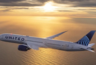 United Airlines Pilot Calls Out Air Traffic Control Over Go-Arounds