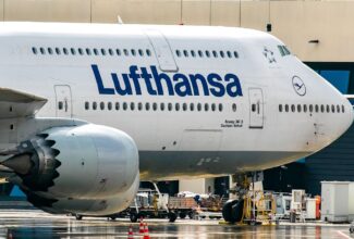 Lufthansa CEO Encourages Automakers to Avoid Synthetic Aviation Fuels