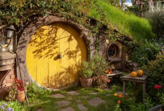 Step Inside Authentic Hobbit Holes at New Zealand's Hobbiton Movie Set Tours